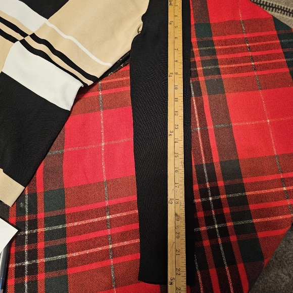 Inc  block long sleve top - Picture 6 of 8